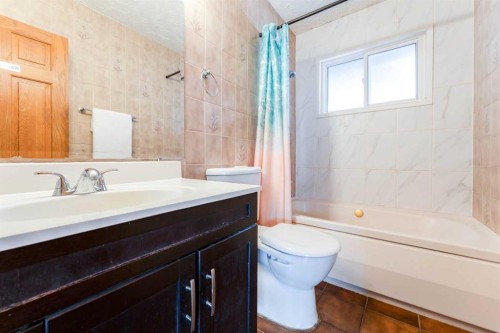 2018 Cottonwood Crescent Se, Calgary, AB - Indoor Photo Showing Bathroom