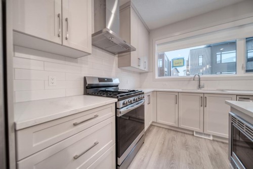 81 Royal Elm Green Nw, Calgary, AB - Indoor Photo Showing Kitchen