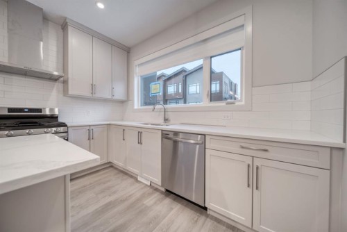 81 Royal Elm Green Nw, Calgary, AB - Indoor Photo Showing Kitchen