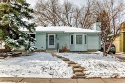 752 Cedarille Way SW Calgary, AB T2W 2G7