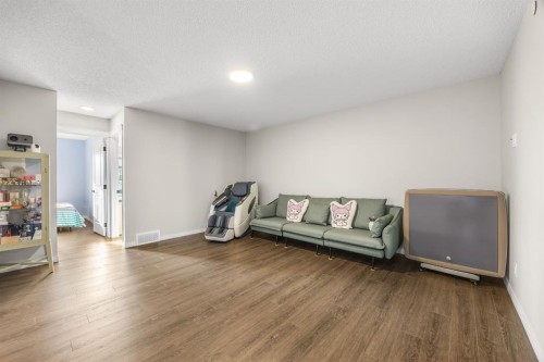 17 Calhoun Crescent Ne, Calgary, AB - Indoor Photo Showing Other Room