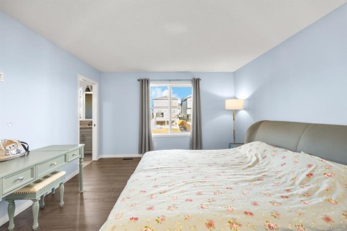 17 Calhoun Crescent Ne, Calgary, AB - Indoor Photo Showing Bedroom