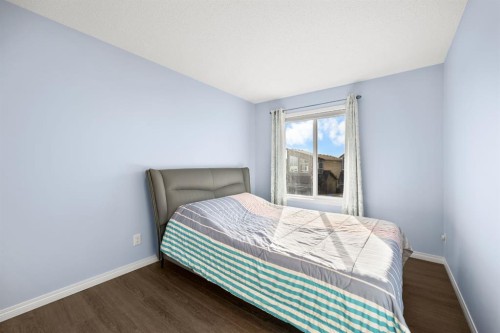 17 Calhoun Crescent Ne, Calgary, AB - Indoor Photo Showing Bedroom