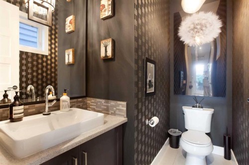 1911 31 Avenue Sw, Calgary, AB - Indoor Photo Showing Bathroom