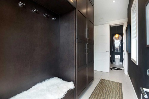 1911 31 Avenue Sw, Calgary, AB - Indoor