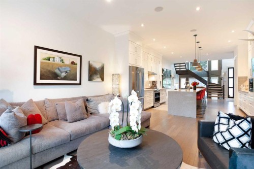 1911 31 Avenue Sw, Calgary, AB - Indoor Photo Showing Living Room