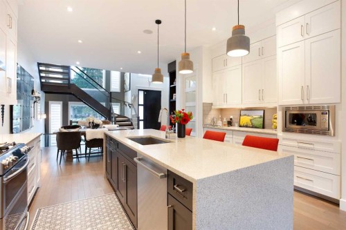 1911 31 Avenue Sw, Calgary, AB - Indoor Photo Showing Kitchen With Upgraded Kitchen