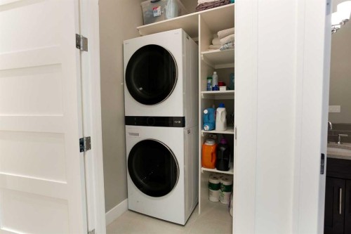 1911 31 Avenue Sw, Calgary, AB - Indoor Photo Showing Laundry Room