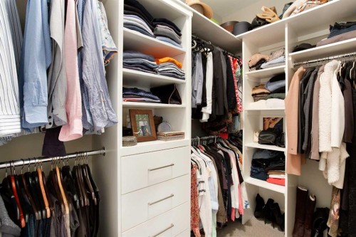 1911 31 Avenue Sw, Calgary, AB - Indoor With Storage