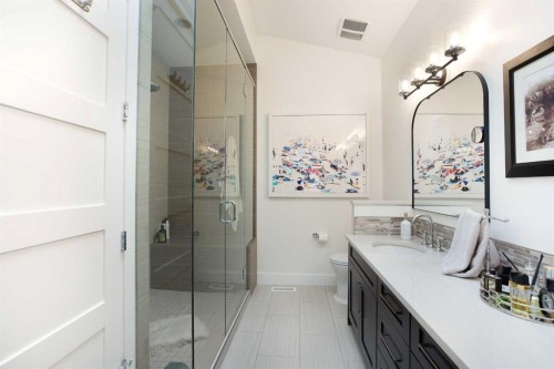 1911 31 Avenue Sw, Calgary, AB - Indoor Photo Showing Bathroom