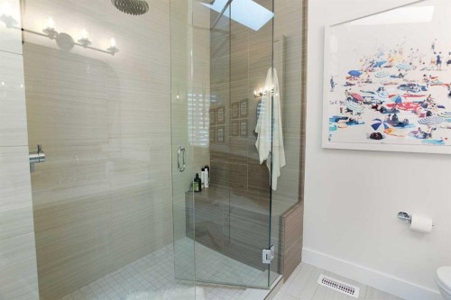 1911 31 Avenue Sw, Calgary, AB - Indoor Photo Showing Bathroom