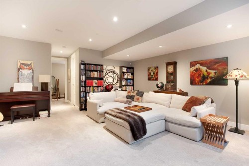 1911 31 Avenue Sw, Calgary, AB - Indoor Photo Showing Living Room