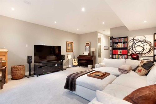 1911 31 Avenue Sw, Calgary, AB - Indoor Photo Showing Living Room