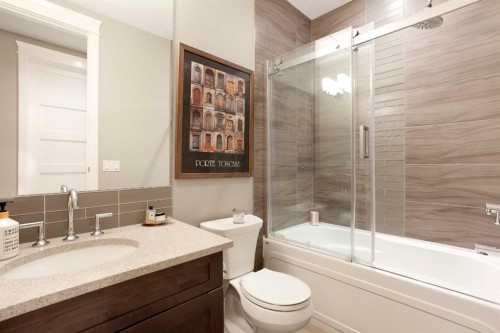 1911 31 Avenue Sw, Calgary, AB - Indoor Photo Showing Bathroom