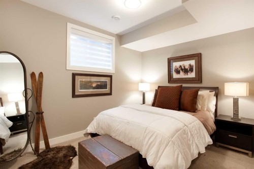 1911 31 Avenue Sw, Calgary, AB - Indoor Photo Showing Bedroom