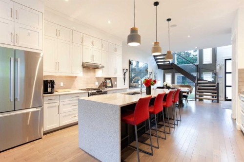 1911 31 Avenue Sw, Calgary, AB - Indoor Photo Showing Kitchen With Upgraded Kitchen