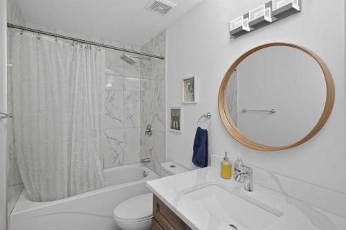 128 Bernard Close Nw, Calgary, AB - Indoor Photo Showing Bathroom