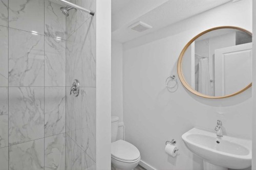 128 Bernard Close Nw, Calgary, AB - Indoor Photo Showing Bathroom