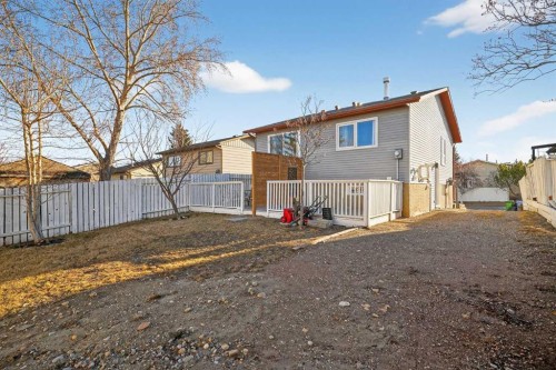 128 Bernard Close Nw, Calgary, AB - Outdoor