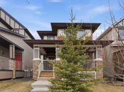 14 Reunion Grove Airdrie, AB T4B 0Z7