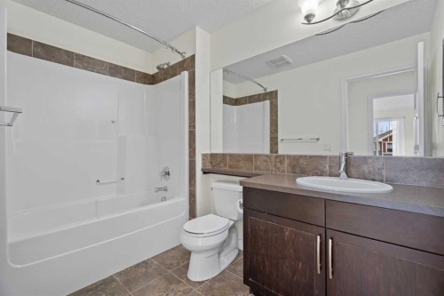 386 Mahogany Terrace Se, Calgary, AB - Indoor Photo Showing Bathroom