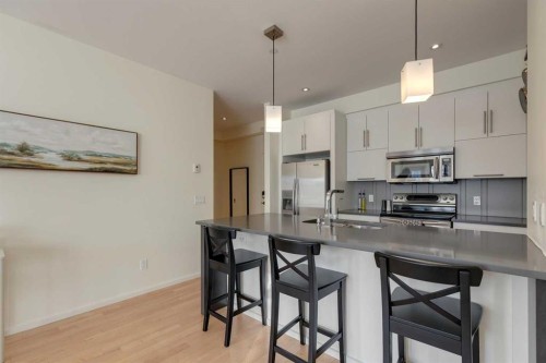 202-414 Meredith Road Ne, Calgary, AB - Indoor Photo Showing Kitchen With Upgraded Kitchen