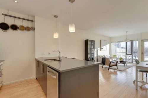 202-414 Meredith Road Ne, Calgary, AB - Indoor Photo Showing Other Room