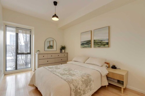 202-414 Meredith Road Ne, Calgary, AB - Indoor Photo Showing Bedroom