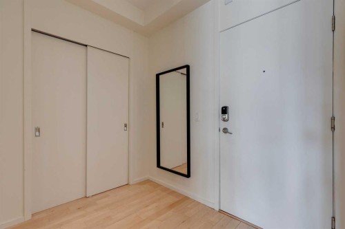 202-414 Meredith Road Ne, Calgary, AB - Indoor Photo Showing Other Room