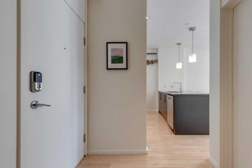 202-414 Meredith Road Ne, Calgary, AB - Indoor Photo Showing Other Room