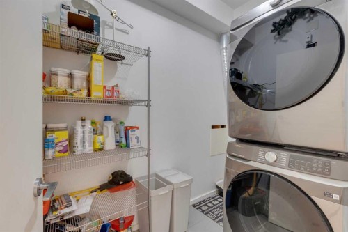 202-414 Meredith Road Ne, Calgary, AB - Indoor Photo Showing Laundry Room