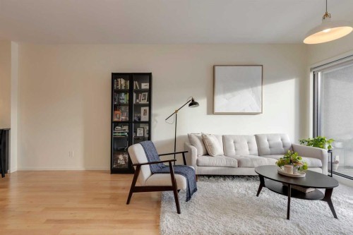 202-414 Meredith Road Ne, Calgary, AB - Indoor Photo Showing Living Room