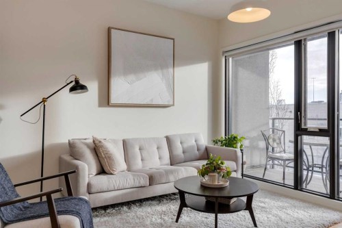 202-414 Meredith Road Ne, Calgary, AB - Indoor Photo Showing Living Room