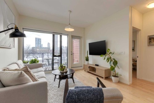 202-414 Meredith Road Ne, Calgary, AB - Indoor Photo Showing Living Room