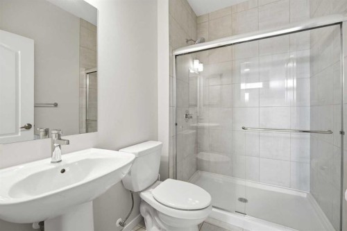 34 Aquila Way Nw, Calgary, AB - Indoor Photo Showing Bathroom