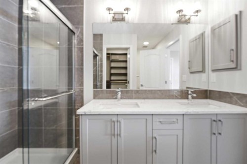 34 Aquila Way Nw, Calgary, AB - Indoor Photo Showing Bathroom