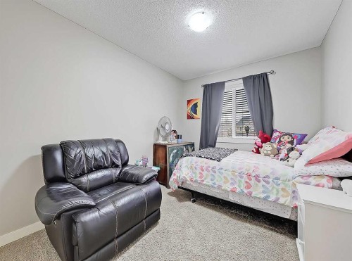 32-351 Monteith Drive Se, High River, AB - Indoor Photo Showing Bedroom