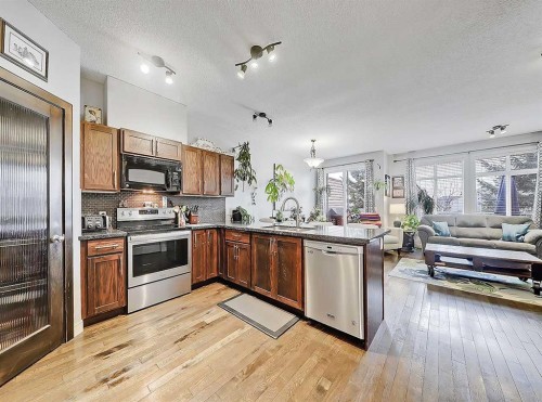 32-351 Monteith Drive Se, High River, AB - Indoor Photo Showing Kitchen