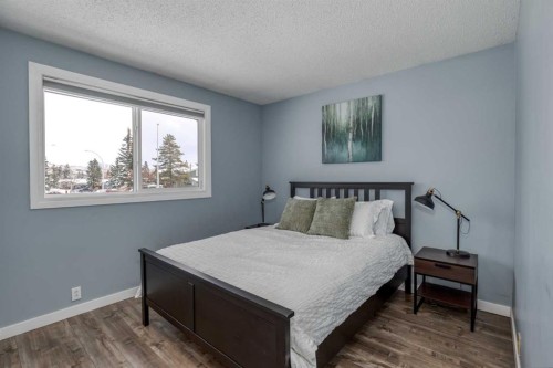 94 Glendale Way, Cochrane, AB - Indoor Photo Showing Bedroom