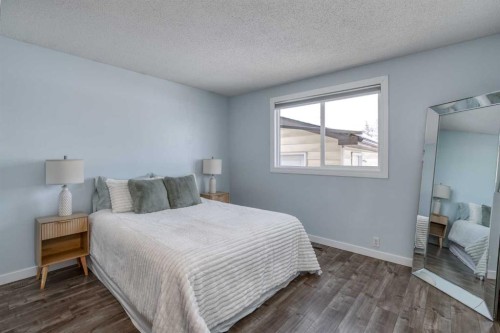 94 Glendale Way, Cochrane, AB - Indoor Photo Showing Bedroom