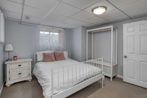 94 Glendale Way, Cochrane, AB - Indoor Photo Showing Bedroom