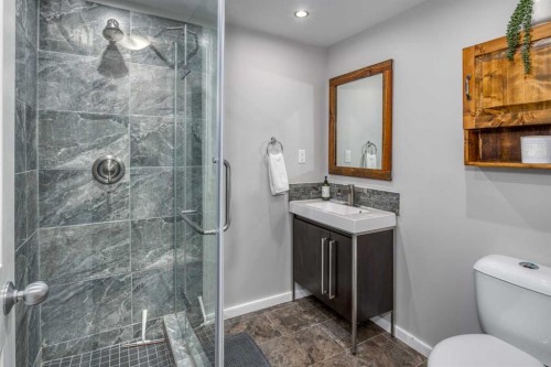 94 Glendale Way, Cochrane, AB - Indoor Photo Showing Bathroom