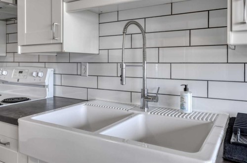 94 Glendale Way, Cochrane, AB - Indoor Photo Showing Kitchen With Double Sink