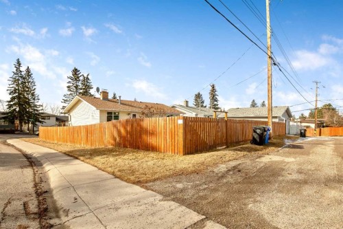 5711 Dalmead Crescent Nw, Calgary, AB - Outdoor