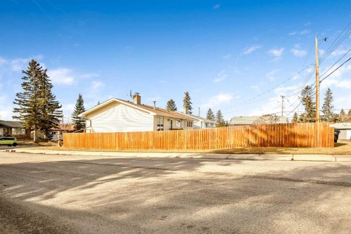 5711 Dalmead Crescent Nw, Calgary, AB - Outdoor