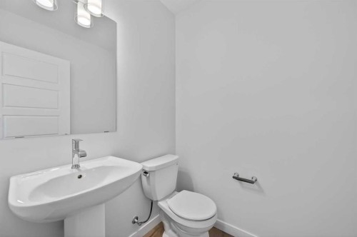 32 Red Embers Plaza Ne, Calgary, AB - Indoor Photo Showing Bathroom