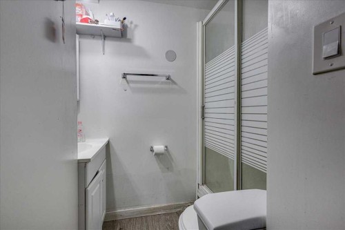 5929 West Park Crescent, Red Deer, AB -  Photo Showing Bathroom