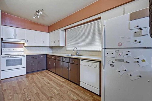 5929 West Park Crescent, Red Deer, AB - Indoor Photo Showing Kitchen With Double Sink