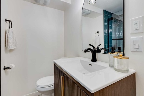 120 Oaktree Lane Sw, Calgary, AB - Indoor Photo Showing Bathroom
