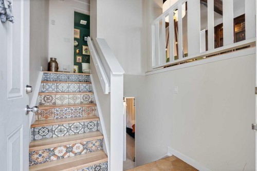 120 Oaktree Lane Sw, Calgary, AB - Indoor Photo Showing Other Room